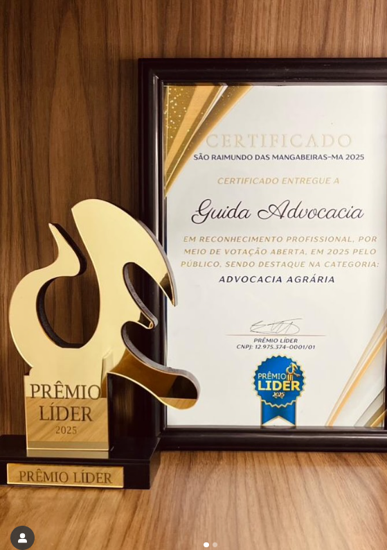 Equipe da Guida Advocacia recebendo o Prêmio Líder em Advocacia Agrária